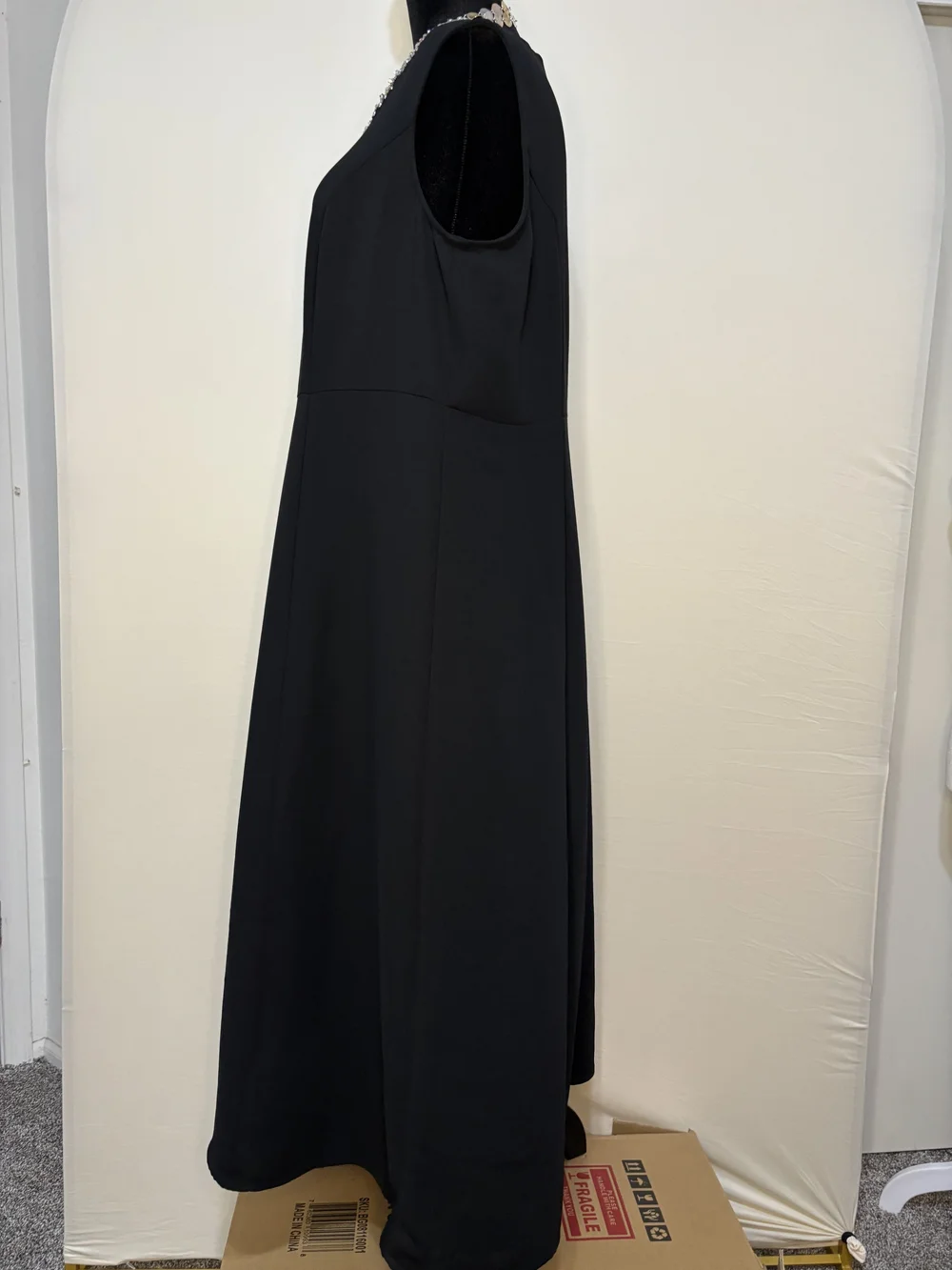 Jessica London Black Sleeveless Formal Gown Embellished Rhinestone Neck Sz 18W